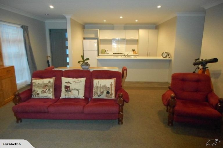 Photo of property in 32 Speldhurst Grove, Stokes Valley, Lower Hutt, 5019