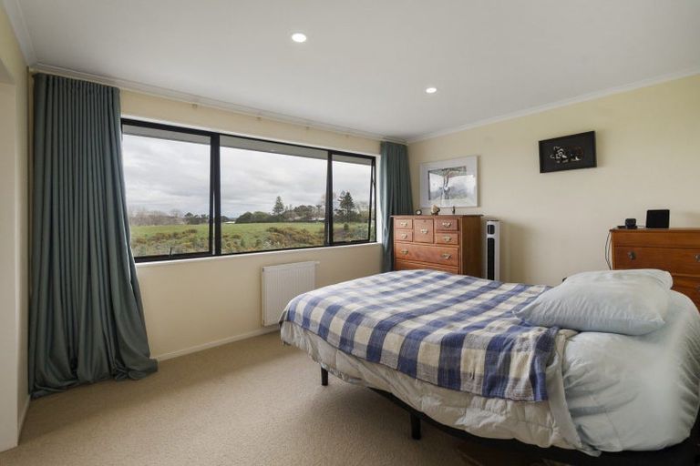Photo of property in 35 Springdale Grove, Fitzherbert, Palmerston North, 4410