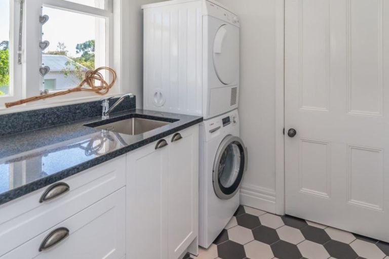 Photo of property in 326 Heatherlea Road East, Levin, 5571