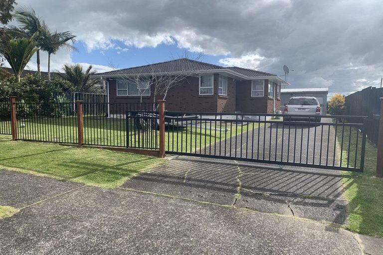 Photo of property in 43 Othello Drive, Clover Park, Auckland, 2023