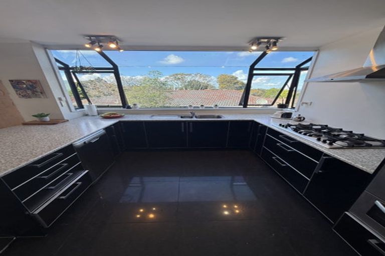 Photo of property in 99 Redoubt Road, Goodwood Heights, Auckland, 2105