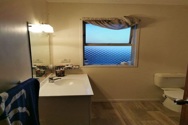 Photo of property in 82 Caribbean Drive, Unsworth Heights, Auckland, 0632