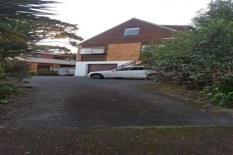 Photo of property in 2/14 Strabo Place, Windsor Park, Auckland, 0632