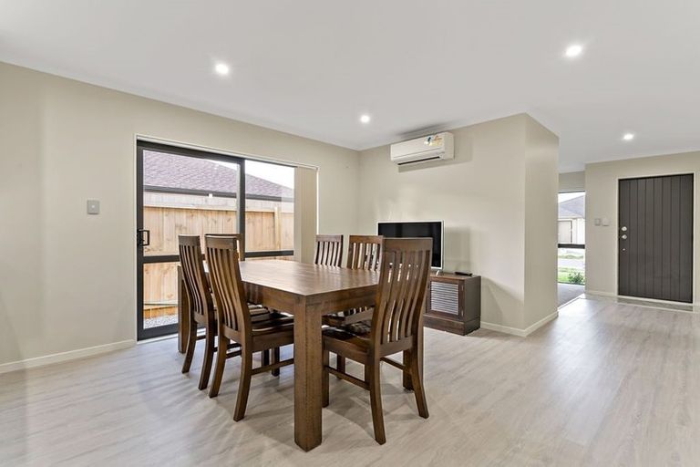 Photo of property in 12 Koroheke Road, Takanini, 2110