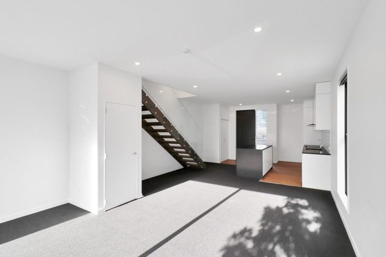 Photo of property in 2/20 Trent Street, Island Bay, Wellington, 6023