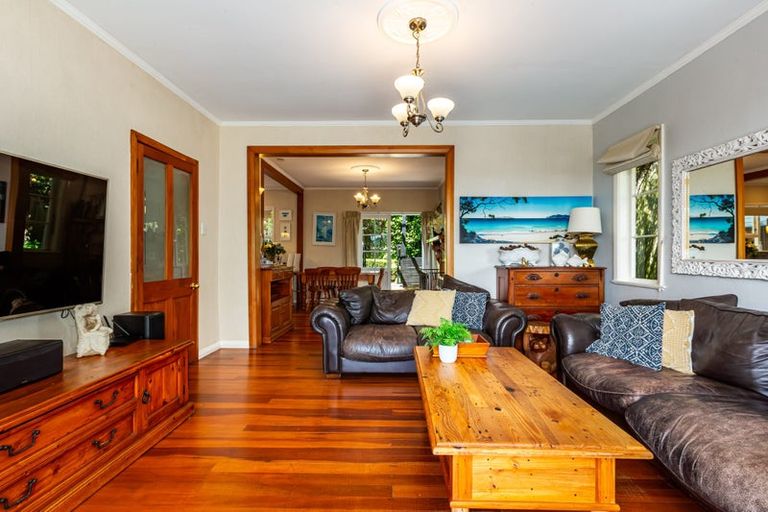 Photo of property in 18 Chester Road, Tawa, Wellington, 5028