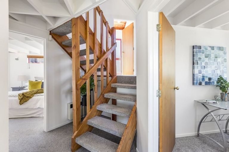 Photo of property in 2/43 Rawene Road, Birkenhead, Auckland, 0626