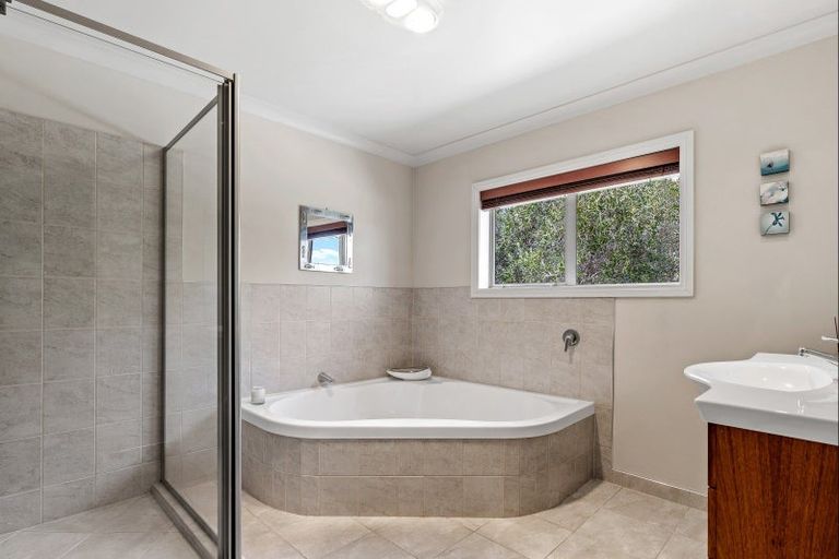 Photo of property in 240 Three Oaks Drive, Dairy Flat, Albany, 0794