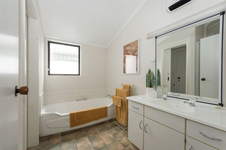 Photo of property in 50 Shakespeare Street, Leamington, Cambridge, 3432