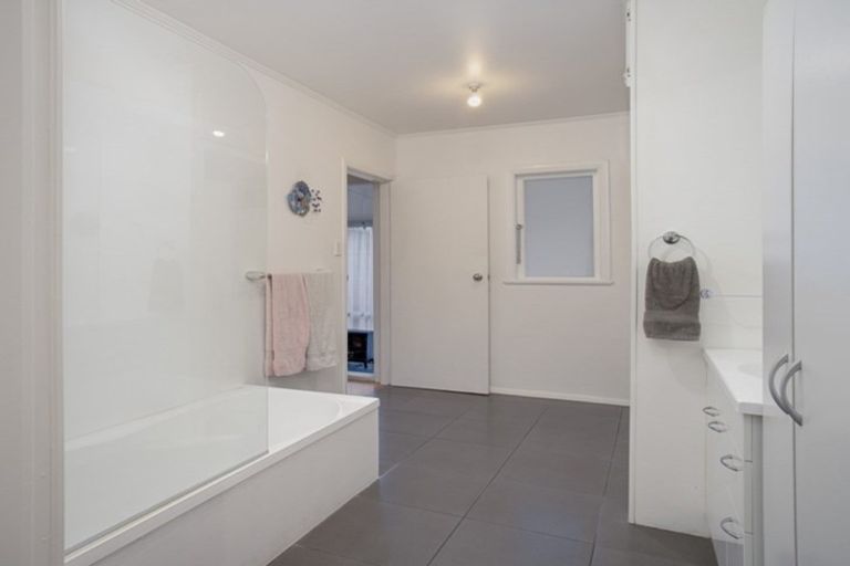 Photo of property in 1/62 Parkers Road, Tahunanui, Nelson, 7011