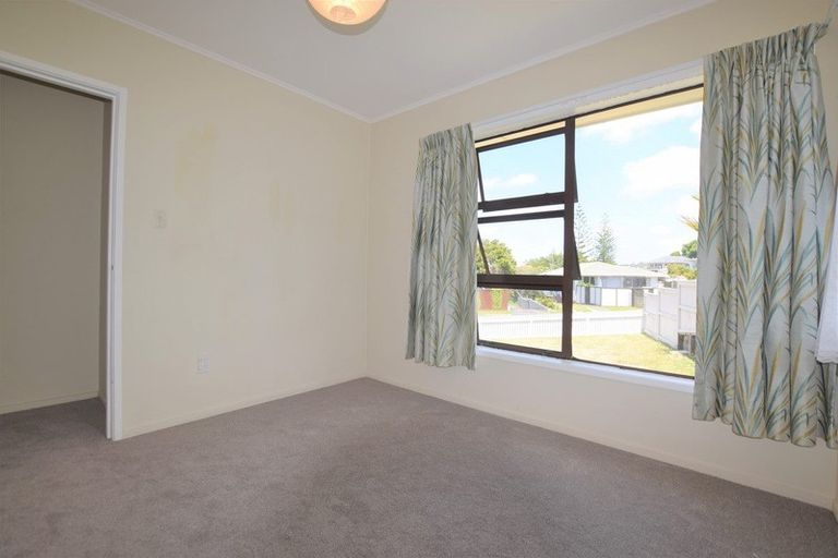 Photo of property in 6 Advene Road, Cockle Bay, Auckland, 2014