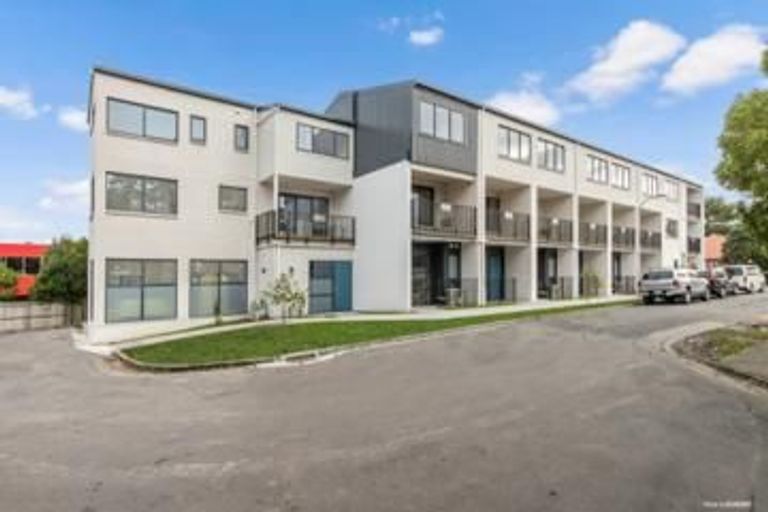 Photo of property in 3/1 Kaponga Crescent, New Lynn, Auckland, 0600