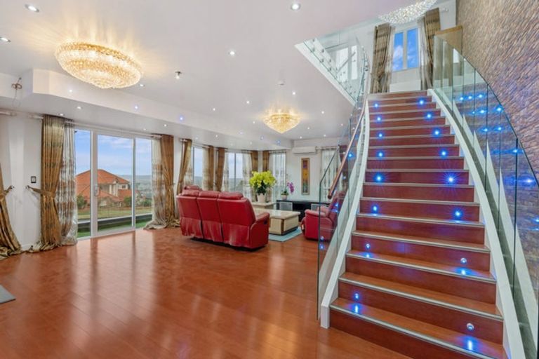 Photo of property in 54 Goodwood Drive, Goodwood Heights, Auckland, 2105