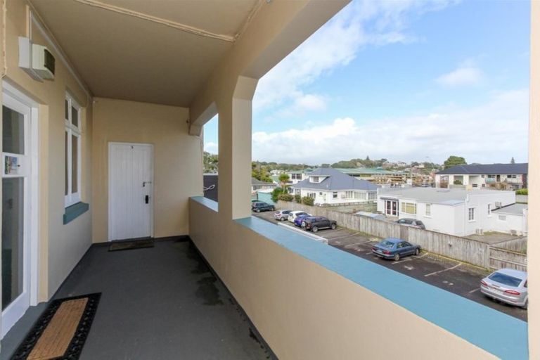 Photo of property in Devonport Apartments, 42/127 Saint Aubyn Street, New Plymouth, 4310