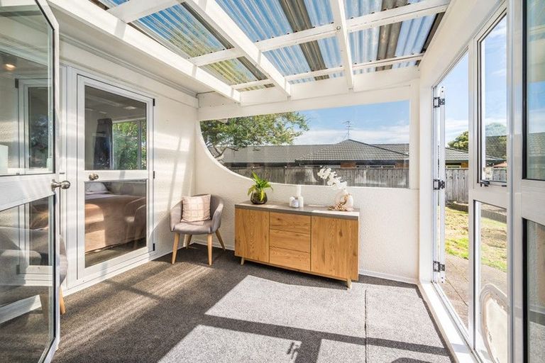 Photo of property in 32 Guildford Drive, Paraparaumu, 5032