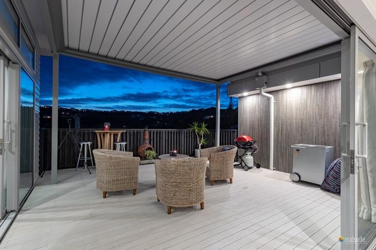 Photo of property in 37 Pekanga Road, Normandale, Lower Hutt, 5010