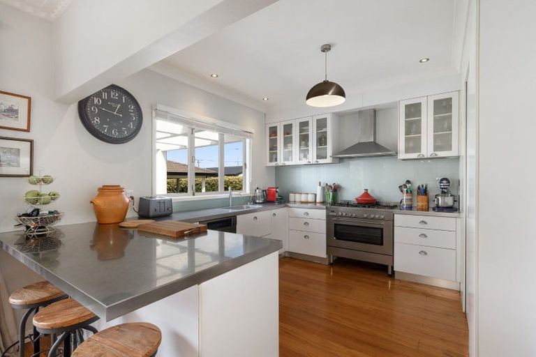 Photo of property in 462 Devonport Road, Tauranga South, Tauranga, 3112