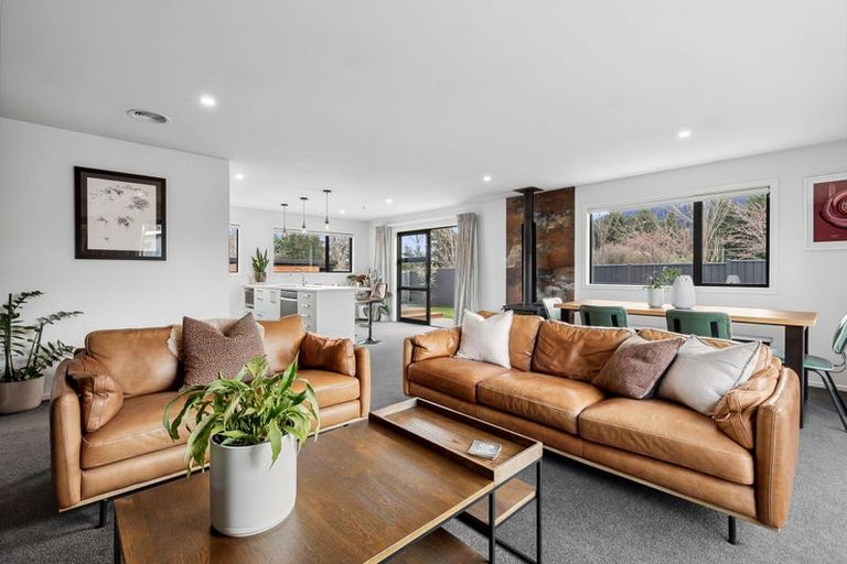 Photo of property in 5 Edna Lane, Lake Hawea, Wanaka, 9382