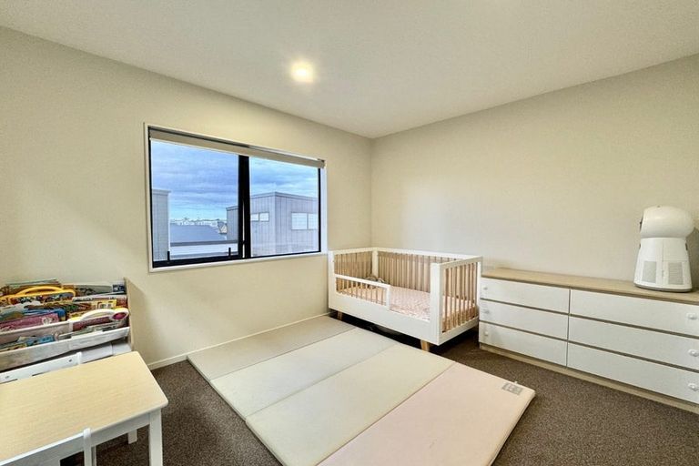 Photo of property in 24 Parahau Road, Papakura, 2110