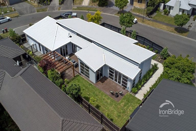 Photo of property in 14 Papaumu Green, Parklands, Christchurch, 8083
