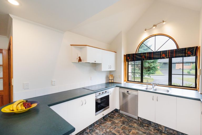 Photo of property in 11 Woodgate Court, Fitzherbert, Palmerston North, 4410