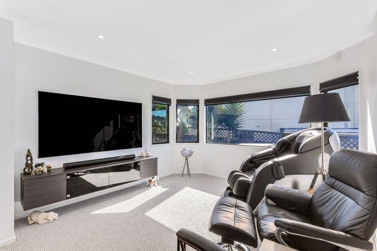 Photo of property in 8 Glengavel Grove, Papakowhai, Porirua, 5024