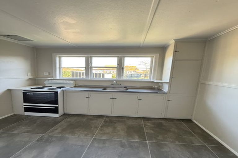 Photo of property in 42 Pitcairn Crescent, Bryndwr, Christchurch, 8053