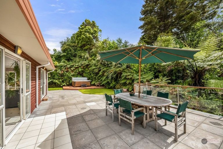 Photo of property in 10 Pomare Road, Tirohanga, Lower Hutt, 5010