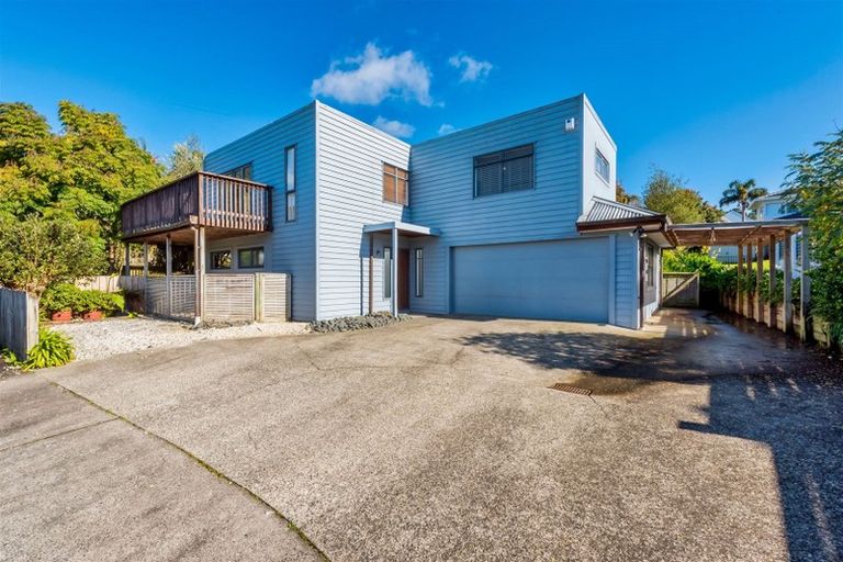 Photo of property in 20a Belleaire Court, West Harbour, Auckland, 0618