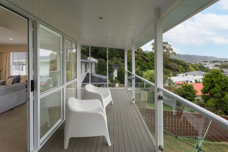 Photo of property in 34 Oriel Avenue, Tawa, Wellington, 5028