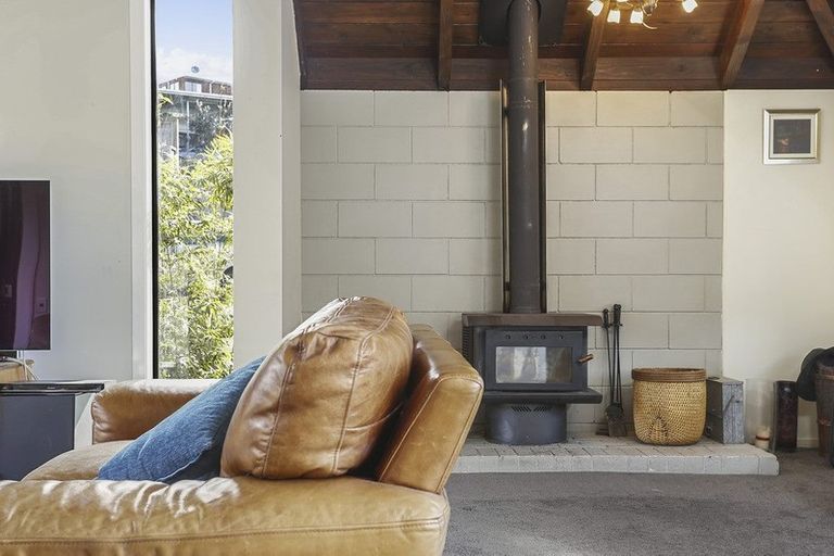 Photo of property in 37 Korotaha Terrace, Rothesay Bay, Auckland, 0630