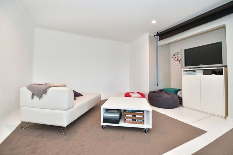 Photo of property in 56 Grovenor Drive, Orewa, 0931