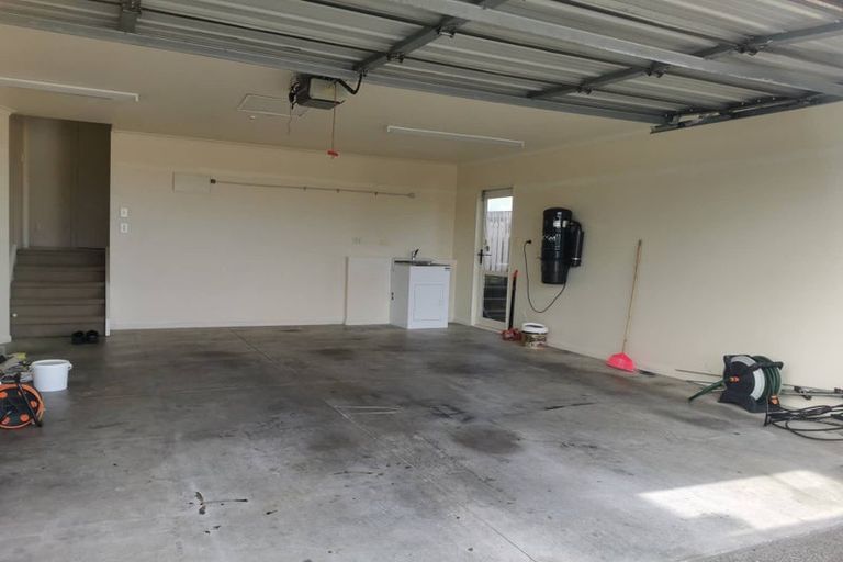 Photo of property in 4 Highgrove Lane, Totara Vale, Auckland, 0632