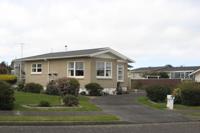Photo of property in 4 Harlech Street, Levin, 5510