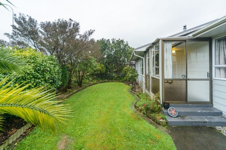 Photo of property in 28 Rhodes Drive, Kelvin Grove, Palmerston North, 4414