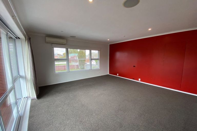 Photo of property in 69 Liverton Crescent, Bishopdale, Christchurch, 8053