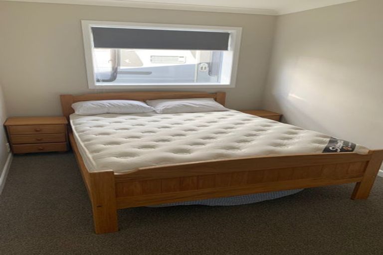 Photo of property in 7 Bishop Street, Green Bay, Auckland, 0604