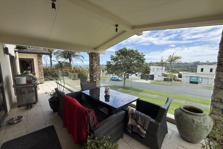Photo of property in 71 Kittiwake Drive, Schnapper Rock, Auckland, 0632