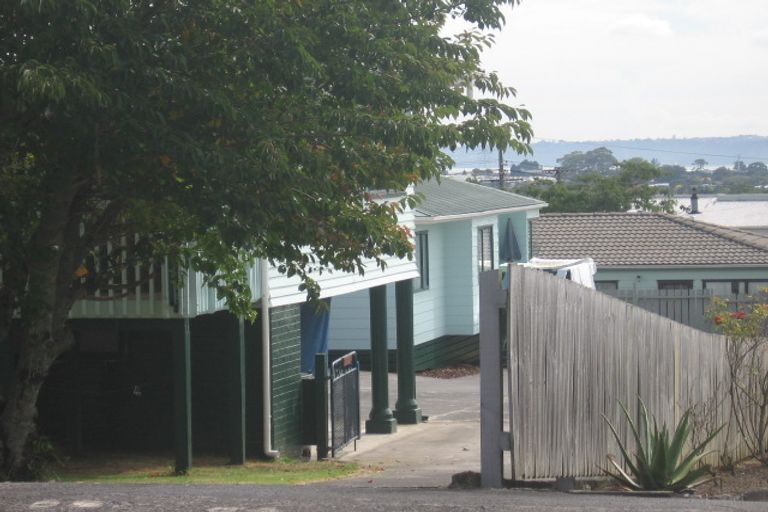 Photo of property in 52 Lynwood Road, New Lynn, Auckland, 0600