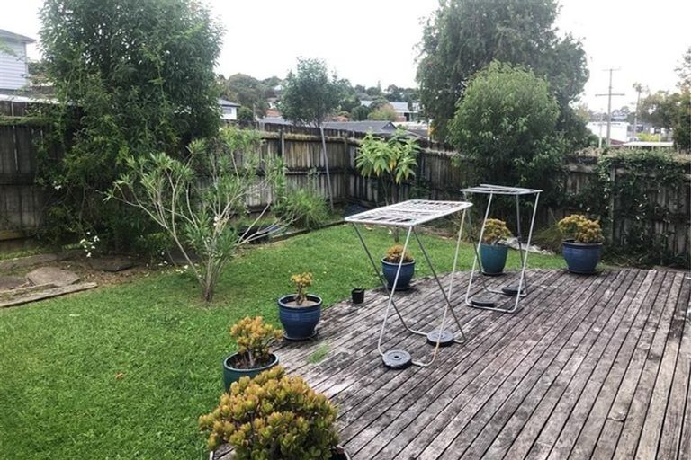 Photo of property in 1/37 Ellice Road, Totara Vale, Auckland, 0629