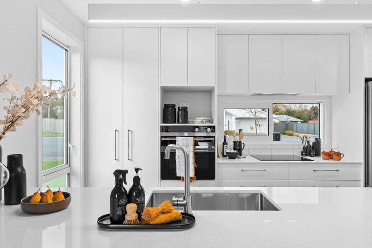 Photo of property in 21 Hereford Drive, Carterton, 5713