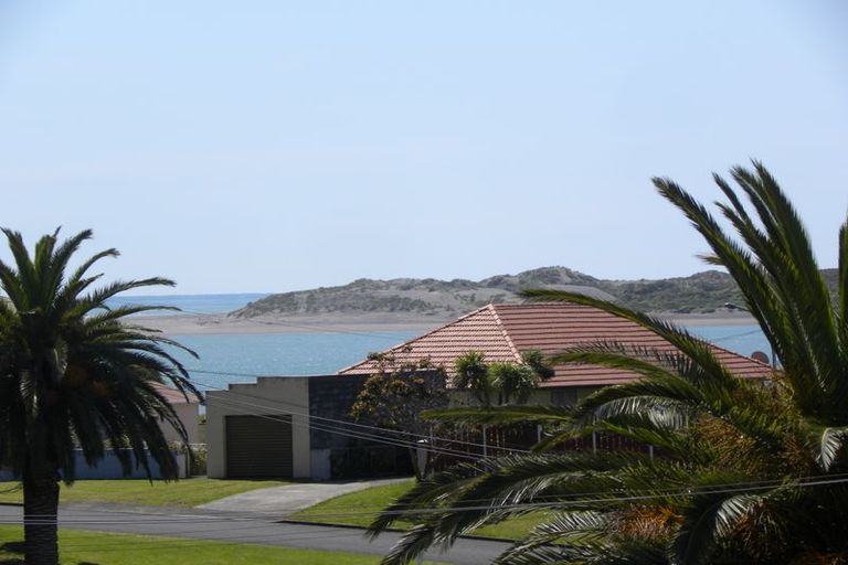 Photo of property in 12 Tahuna Avenue, Raglan, 3225