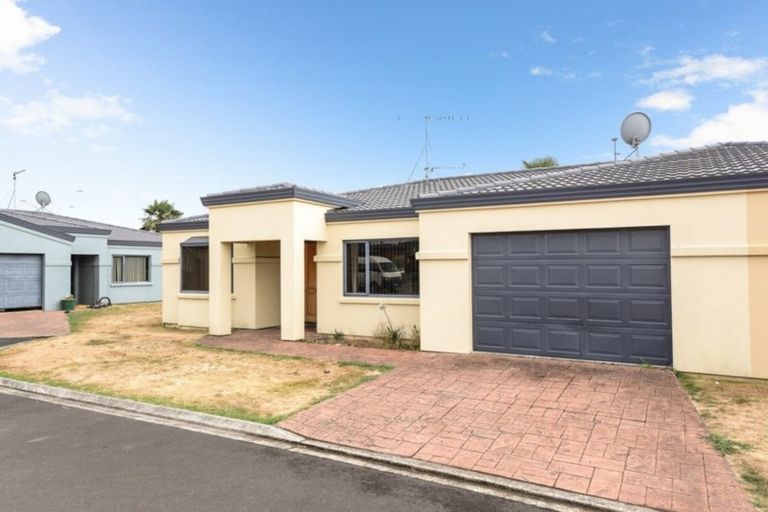 Photo of property in 13 Sudbury Court, Rototuna North, Hamilton, 3210