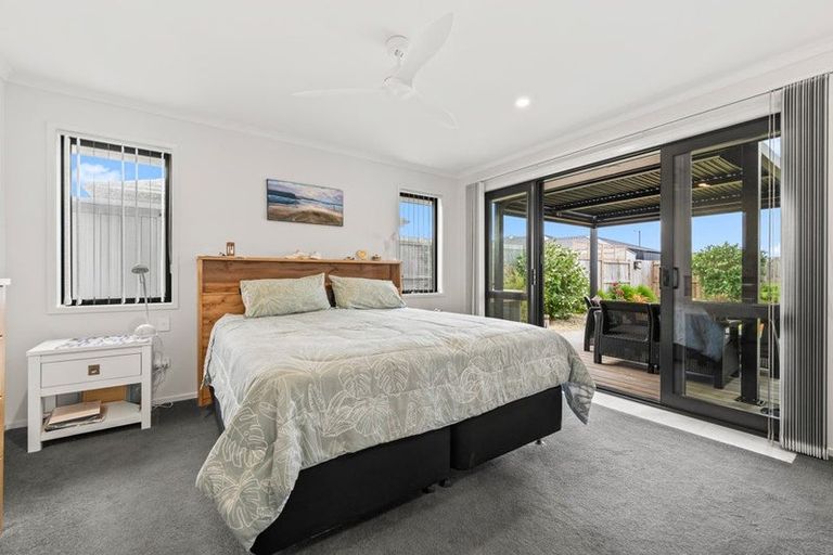 Photo of property in 4 Te Taniwha Road, One Tree Point, 0118