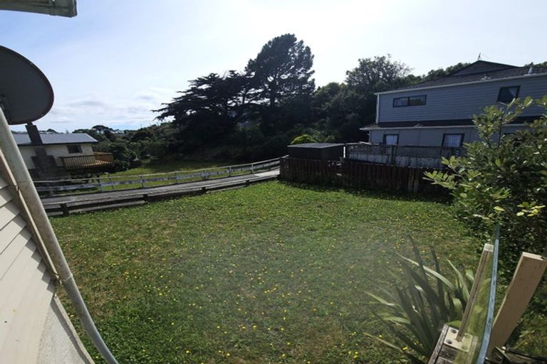 Photo of property in 43 Lyndfield Lane, Newlands, Wellington, 6037