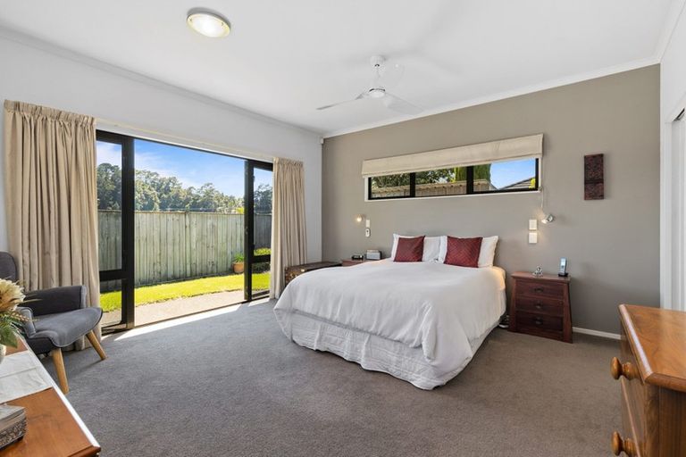 Photo of property in 4 Jade Court, Rosedale, Auckland, 0632