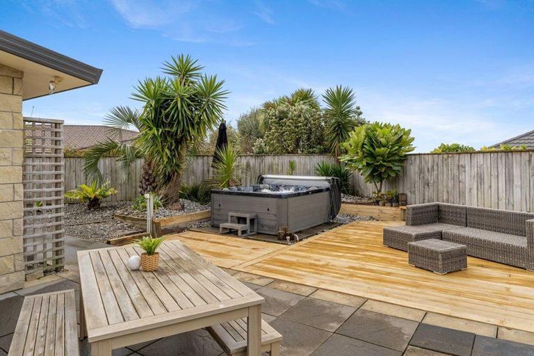 Photo of property in 11 Te Ropata Place, Waikanae Beach, Waikanae, 5036
