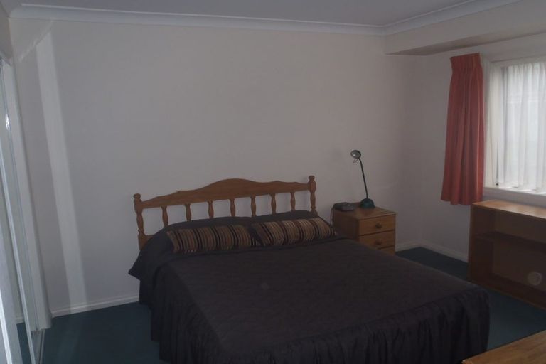 Photo of property in 6 Roy Maloney Drive, Henderson, Auckland, 0612