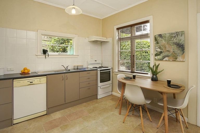 Photo of property in 72 Locking Street, Nelson South, Nelson, 7010