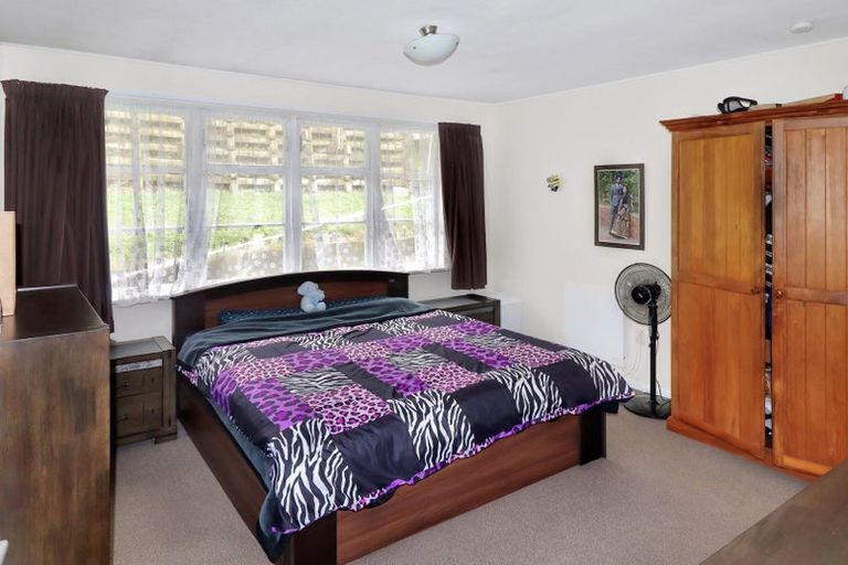 Photo of property in 41 Lyndfield Lane, Newlands, Wellington, 6037